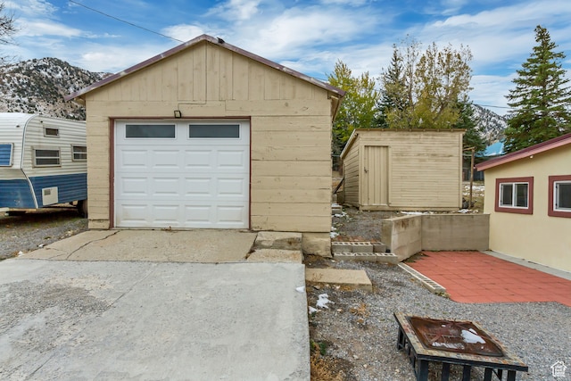 garage featuring a mountain view