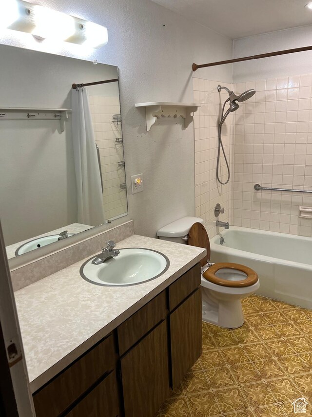 full bathroom with toilet, shower / bathtub combination with curtain, and vanity