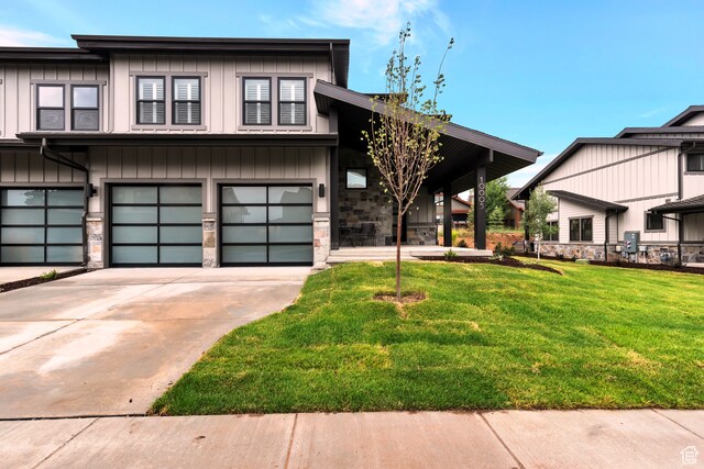 10005 N Meer Cir, Heber City, UT 84032 - view of front of house featuring a front lawn and a garage