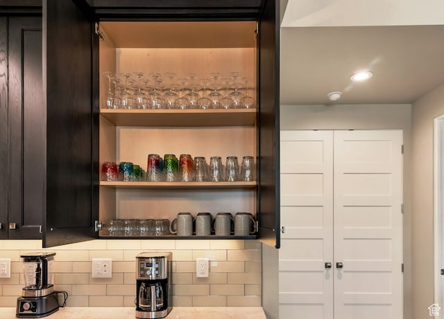 10005 N Meer Cir, Heber City, UT 84032 - bar featuring tasteful backsplash