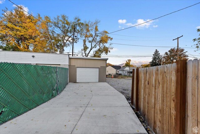 855 S 700 E, Salt Lake City, UT 84102 - detached garage with driveway and fence