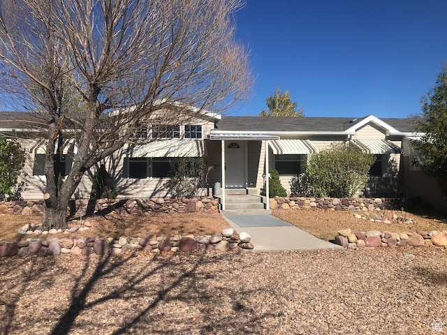 view of front of property