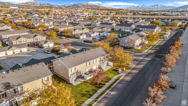bird's eye view with a mountain view