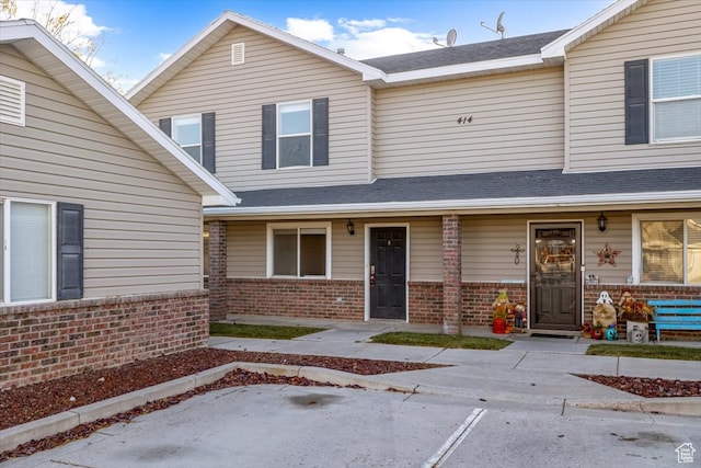 property entrance featuring covered porch