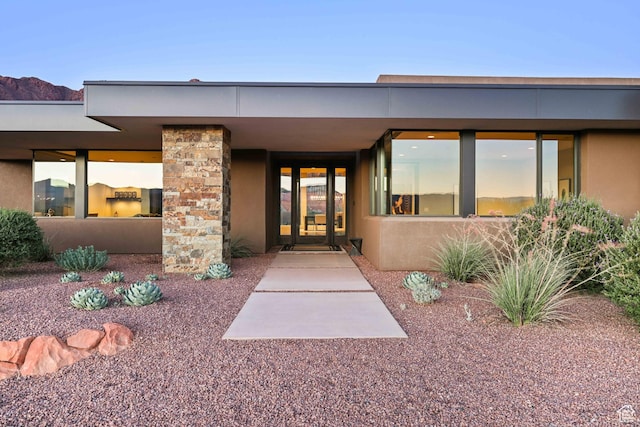 1748 N Cochise Dr, Ivins, UT 84738 - entrance to property featuring stucco siding