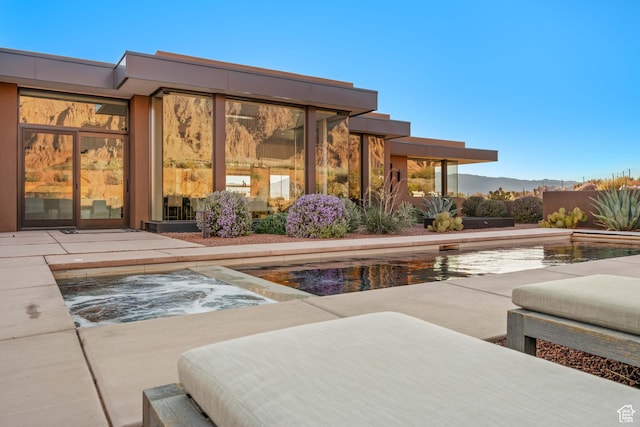 1748 N Cochise Dr, Ivins, UT 84738 - swimming pool with an in-ground hot tub, a patio area, and a mountain view