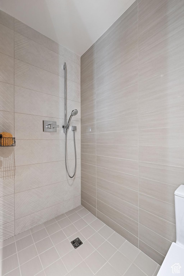 1748 N Cochise Dr, Ivins, UT 84738 - full bath featuring tiled shower, toilet, and tile patterned floors