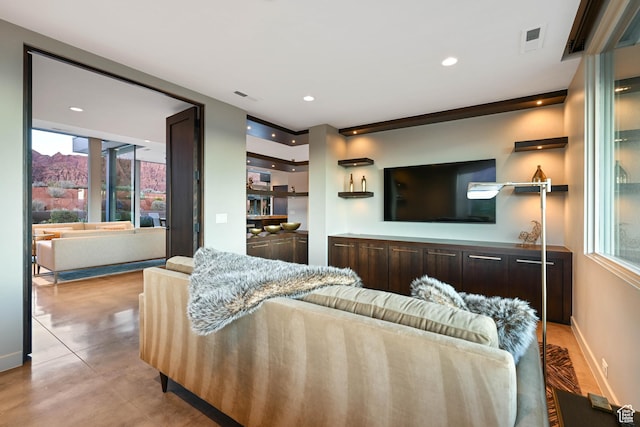 1748 N Cochise Dr, Ivins, UT 84738 - living area featuring baseboards and recessed lighting
