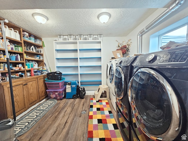 660 S 2500 W, Vernal, UT 84078 - laundry area with washer and clothes dryer, hardwood / wood-style floors, and a textured ceiling