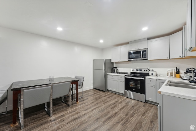 11959 S 235 E, Draper, UT 84020 - kitchen with appliances with stainless steel finishes, a sink, wood finished floors, light countertops, and recessed lighting