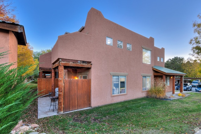 385 E Pueblo Ct, Moab, UT 84532 - rear view of house with a yard