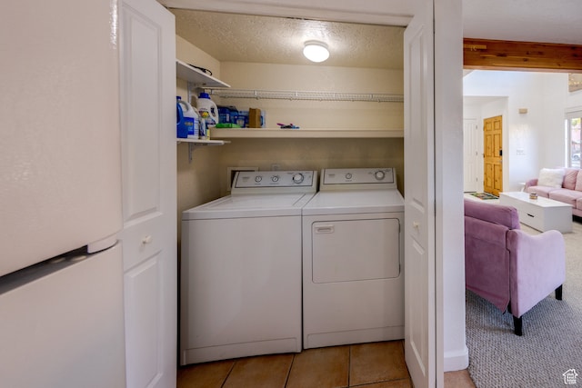 385 E Pueblo Ct, Moab, UT 84532 - laundry area featuring washing machine and clothes dryer, light tile patterned floors, and a textured ceiling