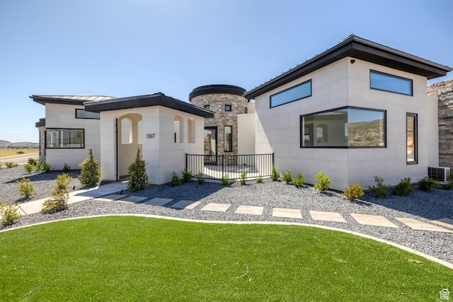 3967 N Hillside Way, Santa Clara, UT 84765 - view of front of house featuring central AC and a front yard