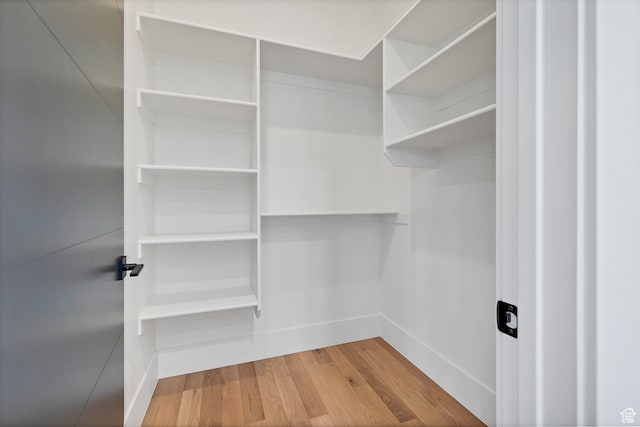 3967 N Hillside Way, Santa Clara, UT 84765 - walk in closet featuring hardwood / wood-style flooring