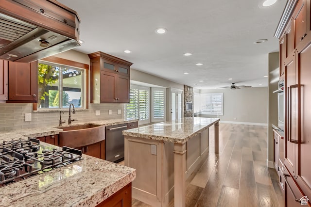 158 E Shepard Ln, Kaysville, UT 84037 - kitchen with sink, ceiling fan, appliances with stainless steel finishes, a kitchen island, and a breakfast bar area