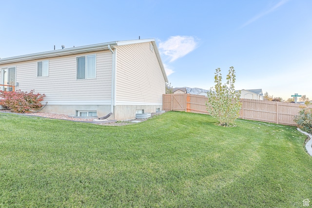 exterior space featuring a lawn