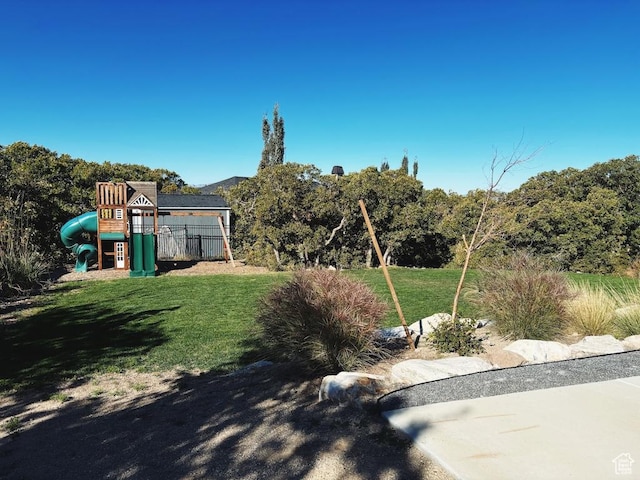 15224 S Tall Woods Dr, Draper Ut Cnty, UT 84020 - view of grassy yard featuring a playground