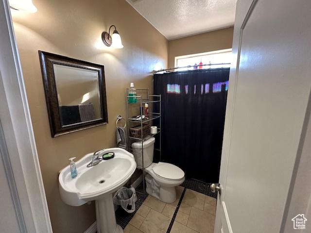 3741 W 5200 N, Cedar City, UT 84721 - full bathroom with toilet, tile patterned flooring, curtained shower, and a textured ceiling