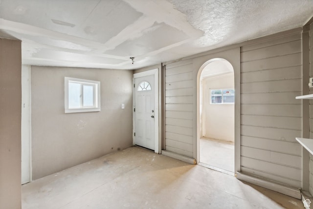 7865 S Main St, Midvale, UT 84047 - foyer with vaulted ceiling