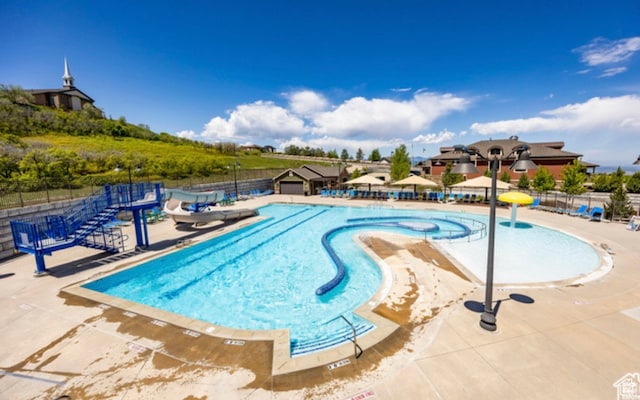 pool with fence