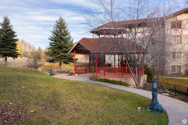 view of front facade with a front yard