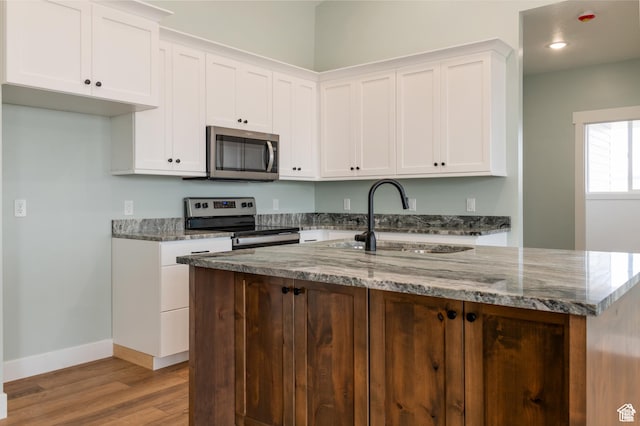 1462 N 4075 W Unit 2, Vernal, UT 84078 - kitchen with stainless steel appliances, light wood-style flooring, baseboards, a sink, and white cabinetry