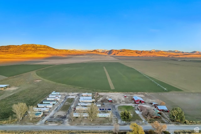 birds eye view of property featuring a mountain view