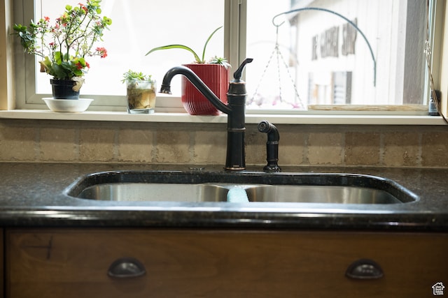 room details featuring sink