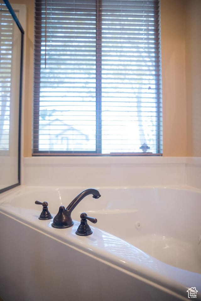 1126 S Valley View Dr W, Santaquin, UT 84655 - full bathroom with a jetted tub