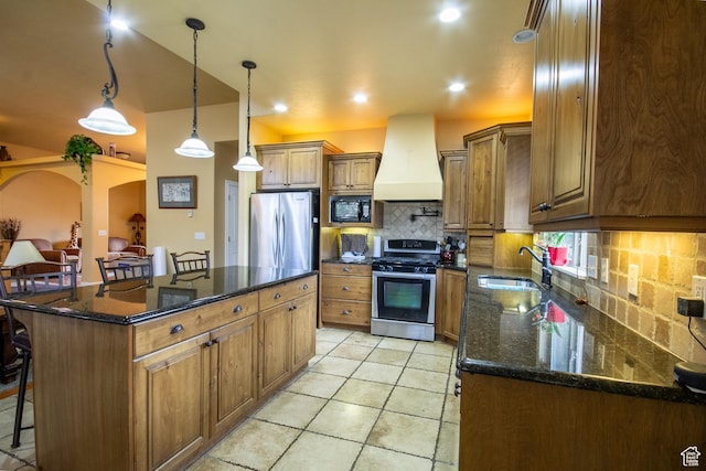 1126 S Valley View Dr W, Santaquin, UT 84655 - kitchen with stainless steel appliances, premium range hood, a sink, a kitchen breakfast bar, and decorative backsplash
