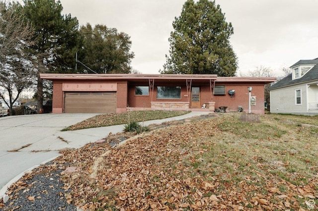 176 W 500 N, Malad City, ID 83252 - view of front facade featuring a garage and driveway