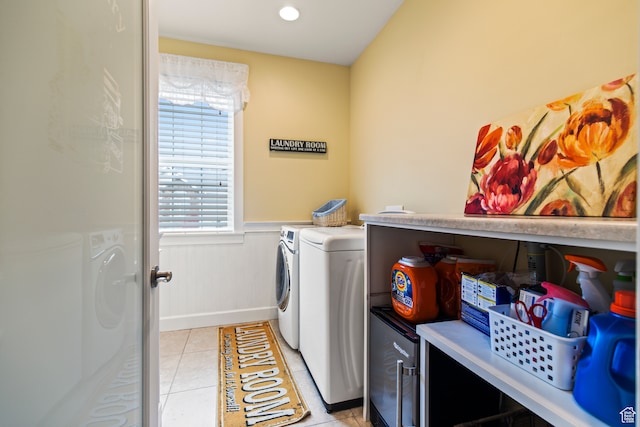 washroom featuring light tile patterned floors and independent washer and dryer