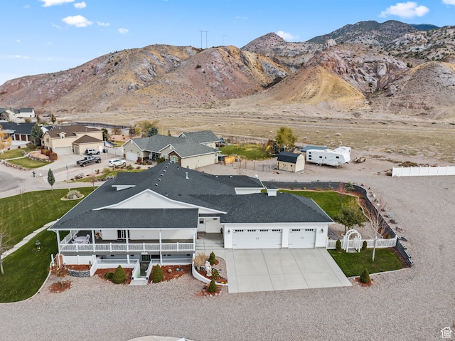 birds eye view of property featuring a mountain view