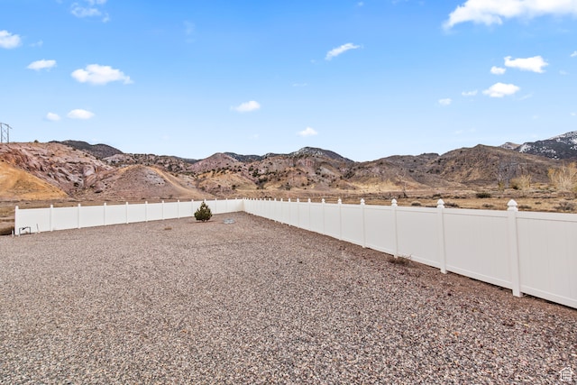 view of yard with a mountain view