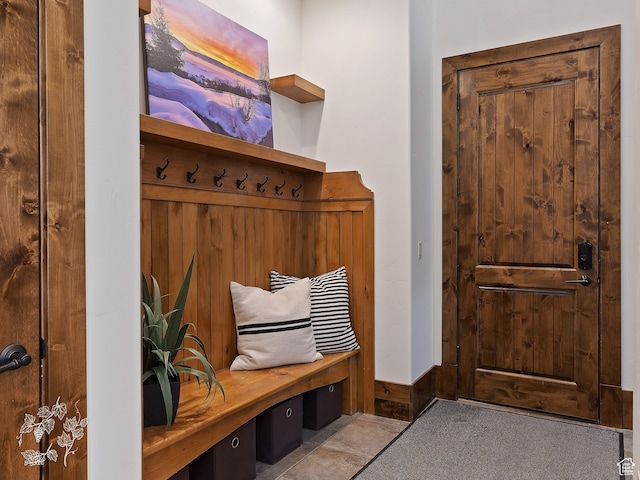865 N Valley View Dr, Eden, UT 84310 - view of mudroom