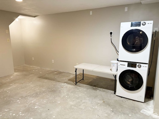 341 S 3rd W, Soda Springs, ID 83276 - laundry area featuring stacked washing maching and dryer