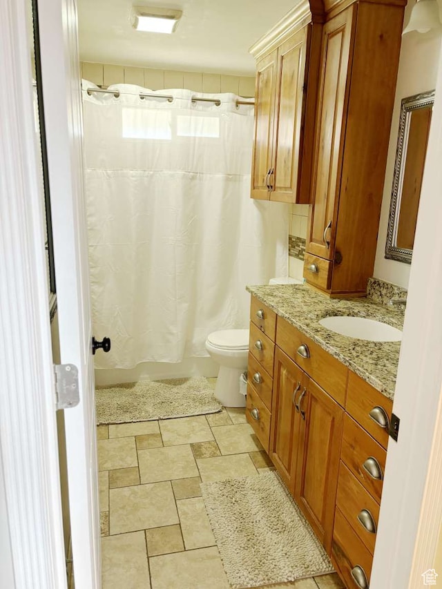 341 S 3rd W, Soda Springs, ID 83276 - bathroom featuring vanity, curtained shower, and toilet