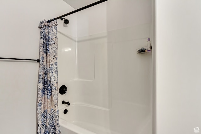 bathroom featuring shower / bath combo with shower curtain