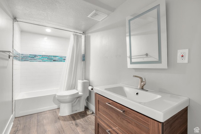 2388 E Horizon Dr Unit 907, Eagle Mountain, UT 84005 - bathroom with toilet, wood finished floors, vanity, shower / bath combo, and a textured ceiling