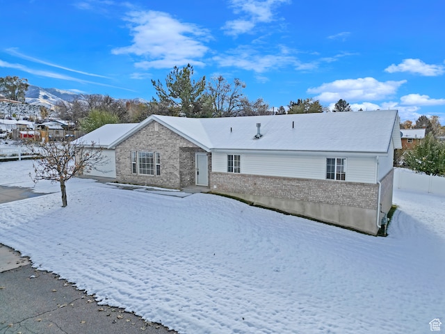 view of front of home featuring a mountain view