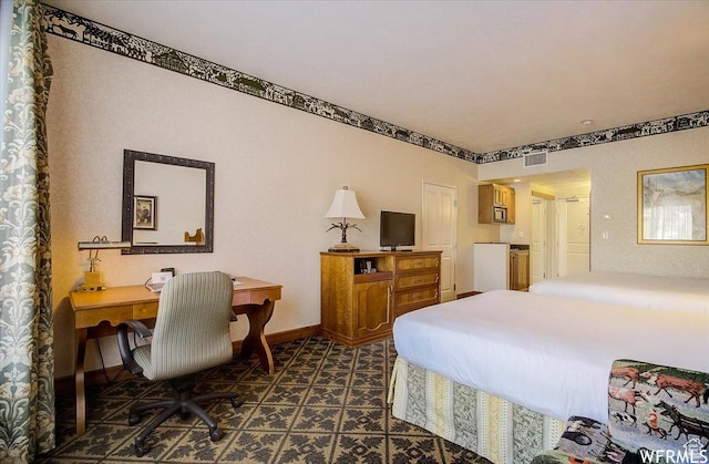 784 W Resort Dr Unit 206, Midway, UT 84049 - bedroom featuring an office area, dark flooring, and baseboards