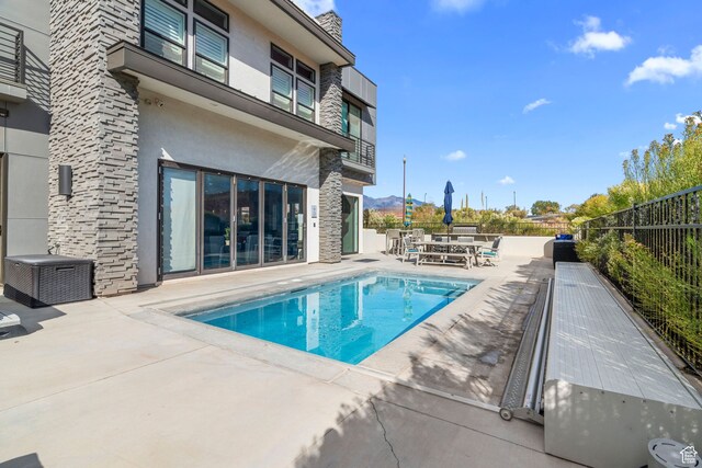 view of swimming pool featuring a patio