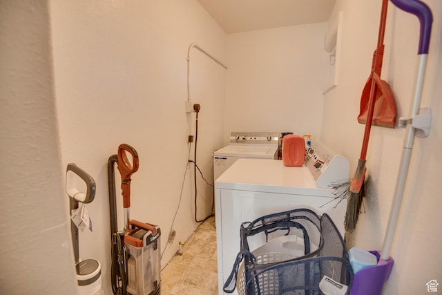 410 N Main St, Beaver, UT 84713 - laundry room featuring washing machine and dryer