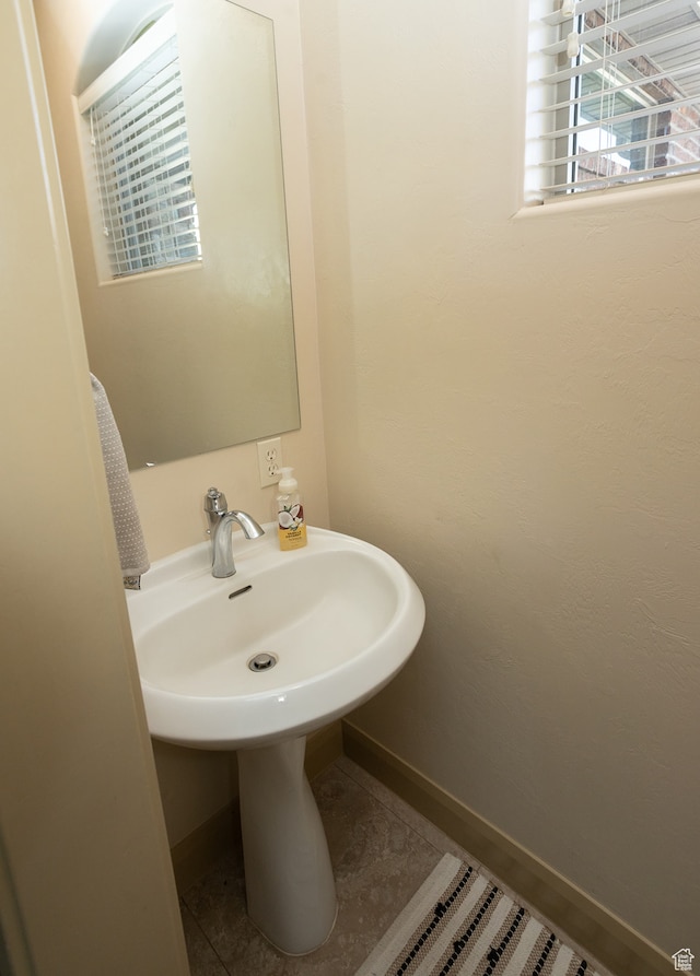2195 S 1600 W, Richfield, UT 84701 - bathroom with tile patterned floors