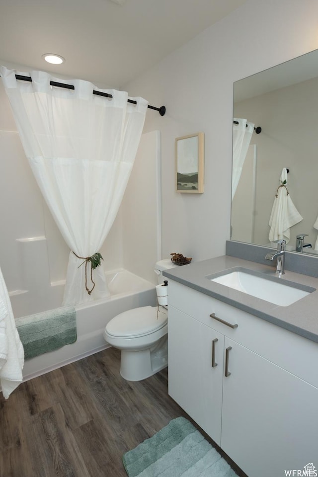 553 S 100 W Unit 202, Richfield, UT 84701 - bathroom with vanity, shower / bath combination with curtain, and wood finished floors