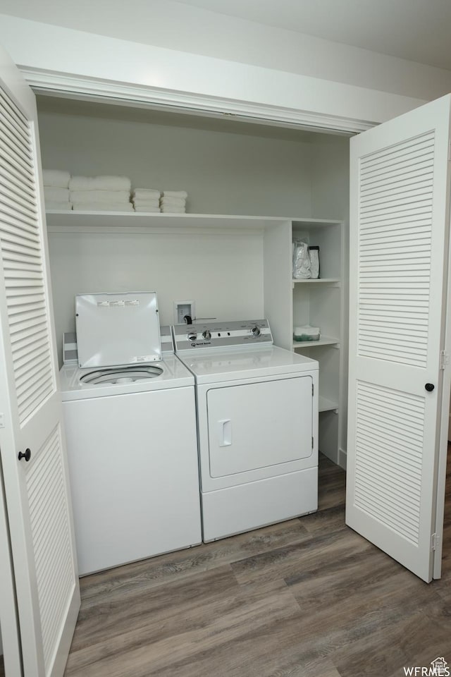 553 S 100 W Unit 202, Richfield, UT 84701 - laundry area featuring washing machine and dryer and dark wood-style flooring