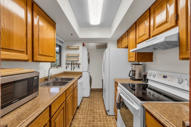 7065 N 2200 W Unit 2E, Park City, UT 84098 - kitchen with white appliances, a tray ceiling, and sink