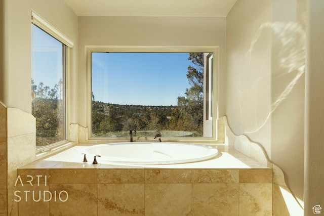 bathroom featuring tiled tub
