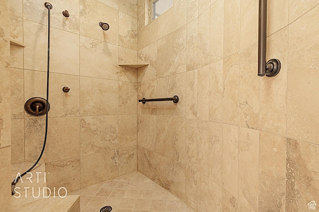 bathroom featuring tiled shower