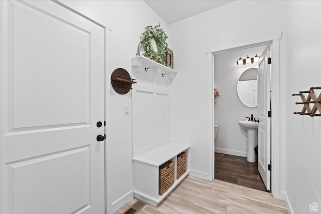 513 S Valkyries Ln, Saratoga Springs, UT 84045 - mudroom featuring a sink, light wood-style flooring, and baseboards